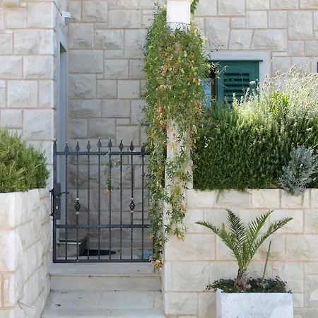 2913b Apartment Postira