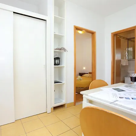 2913b Apartment
