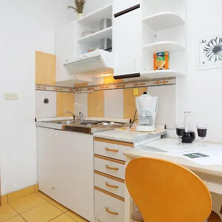 2913b Apartment